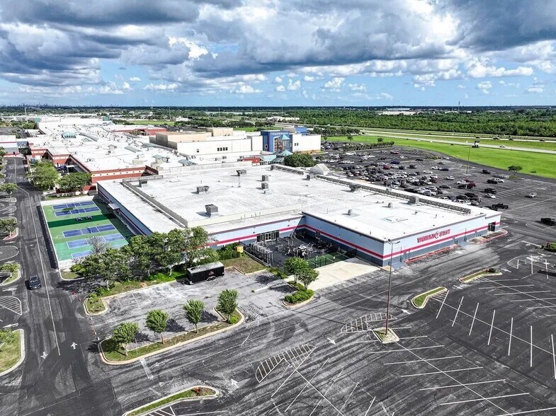 More Photos Of 10000 Emmett F Lowry Expy, Texas City Health Club For Lease