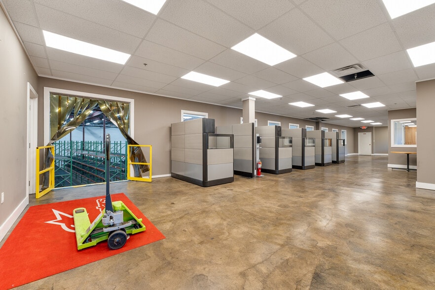 More Photos Of 1537-1545 Hansford St, Charleston Light Distribution For Lease