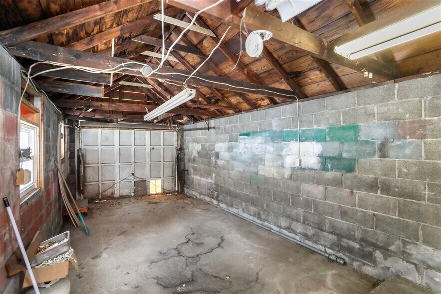 More Photos Of 229 E Union St, Cumberland Apartments For Sale