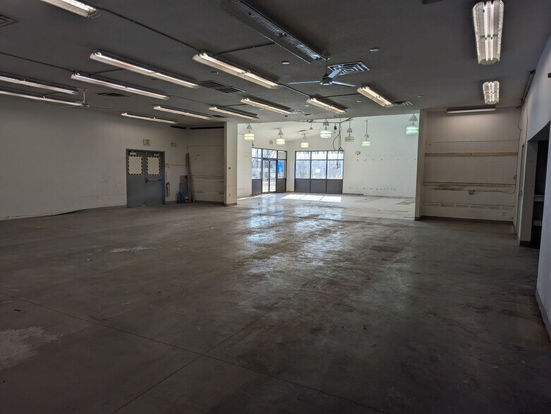 More Photos Of 151 W St Julien St, Saint Peter Freestanding For Sale