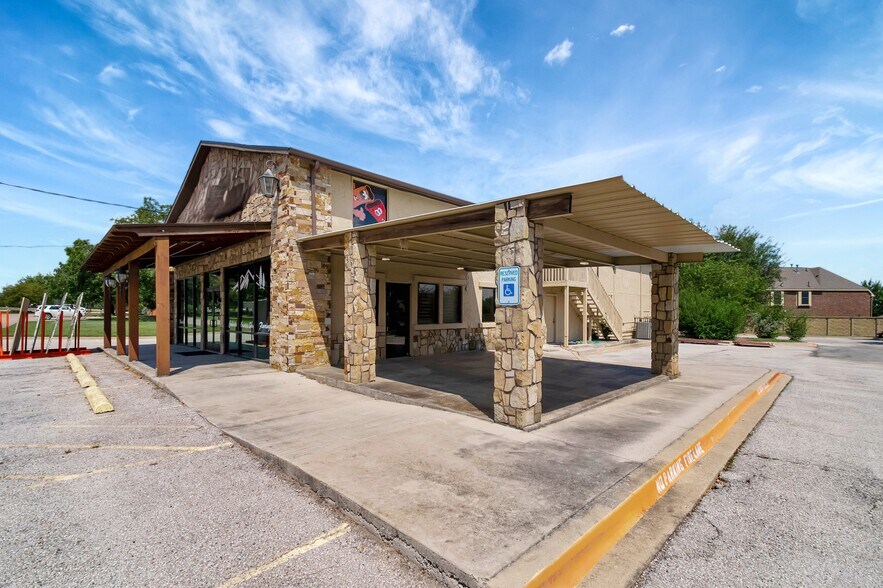 More Photos Of 7716 Davis Blvd, North Richland Hills Storefront For Lease