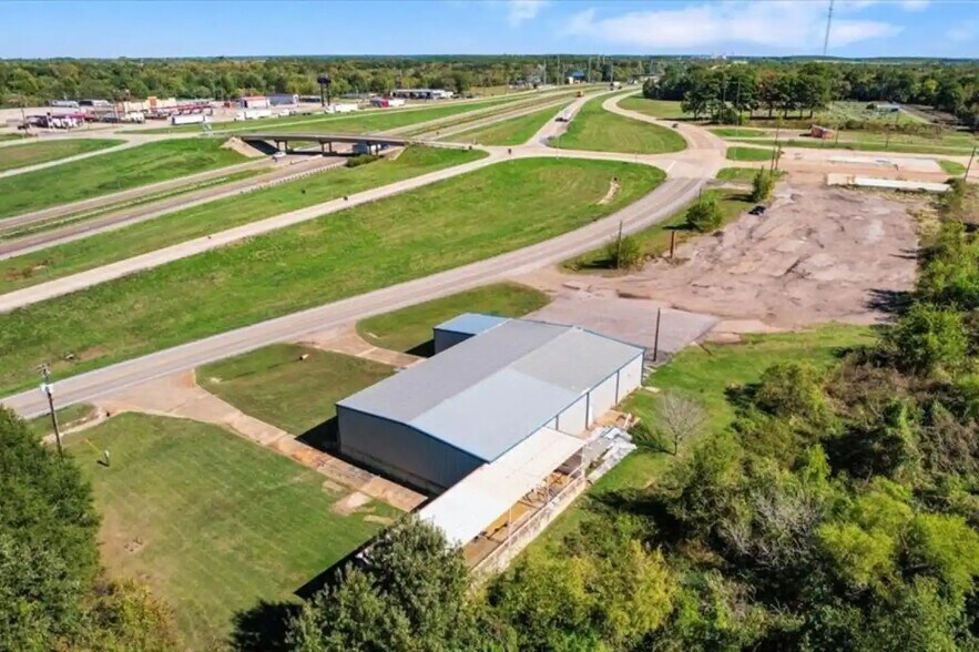 More Photos Of 401 I-30, Winfield Warehouse For Sale