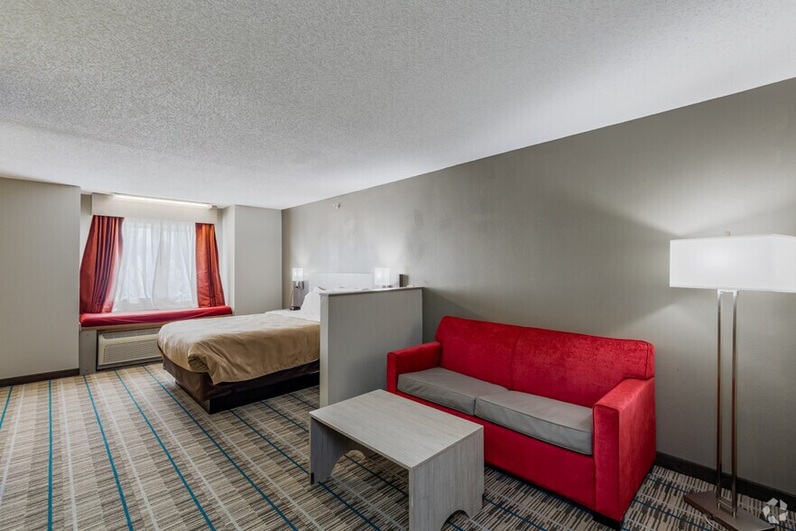 More Photos Of 2049 Leesburg Grove City Rd, Mercer Hotel For Sale