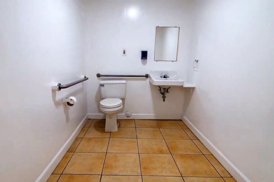 More Photos Of 1232 S Philadelphia Blvd, Aberdeen Warehouse For Lease