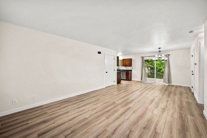 More Photos Of 1717 Main St, Sandpoint Apartments For Sale