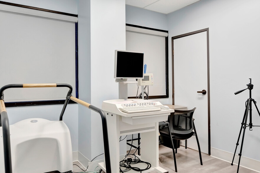 More Photos Of 18800 Delaware St, Huntington Beach Medical For Lease