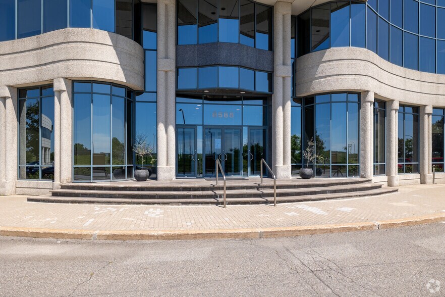 More Photos Of 8585 Rte Transcanadienne, Montréal Office Residential For Lease