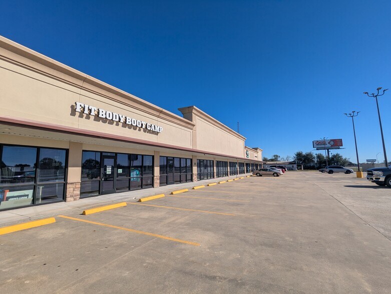 More Photos Of 421 S Memorial Fwy, Nederland Unknown For Lease