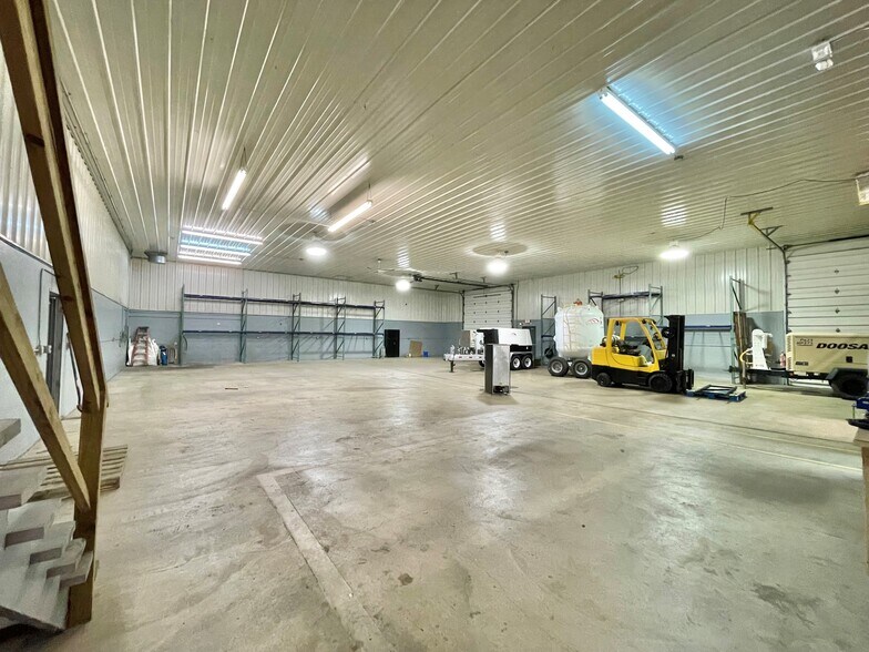More Photos Of 320 Industrial Dr, Griffith Warehouse For Lease