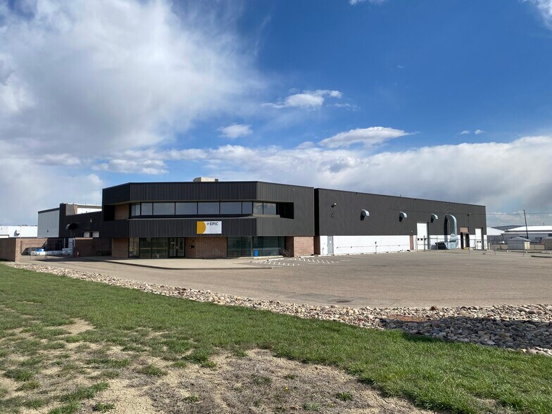 More Photos Of 2525 36th St N, Lethbridge Warehouse For Lease