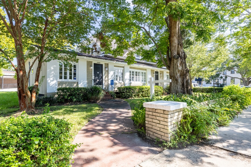More Photos Of 2561 Oak St, Jacksonville Medical For Lease