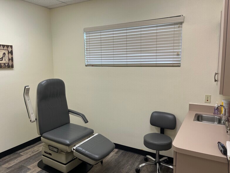 More Photos Of 305 S Childs St, Leesburg Medical For Sale