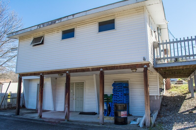 More Photos Of 156 Route 66 E, Columbia Restaurant For Sale