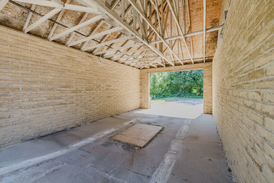 More Photos Of 220 N 2nd Ave, Mulvane Carwash For Sale