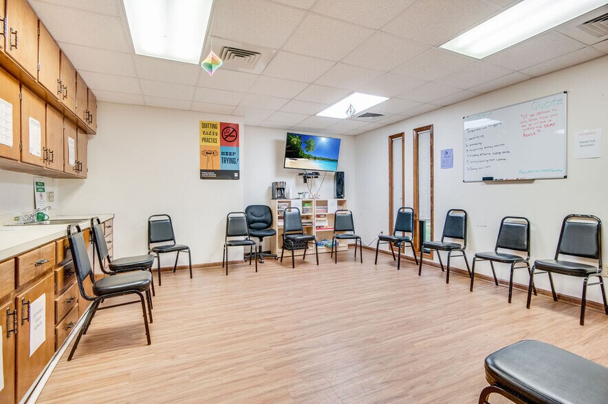 More Photos Of 231 Memorial Dr, Jacksonville Medical For Sale
