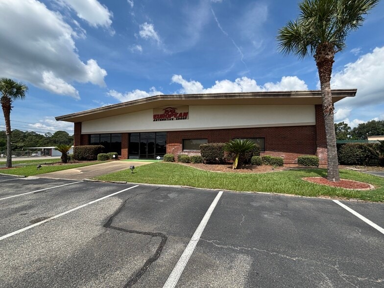 Primary Photo Of 2032 Sylvester Dr, Moultrie Unknown For Lease