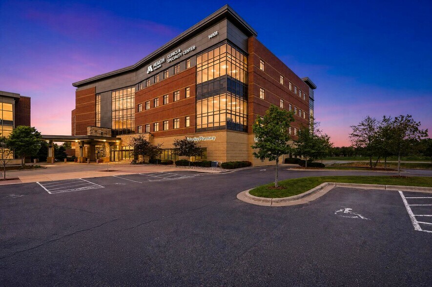Primary Photo Of 14101 Fairview Dr, Burnsville Medical For Lease