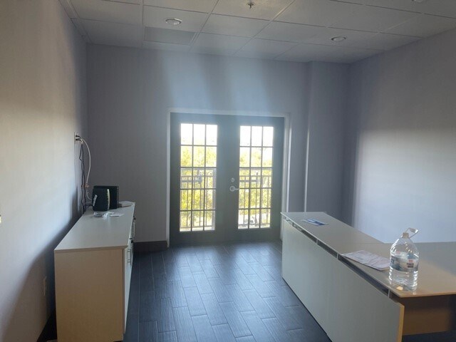 More Photos Of 2295 S Hiawassee Rd, Orlando Office For Sale