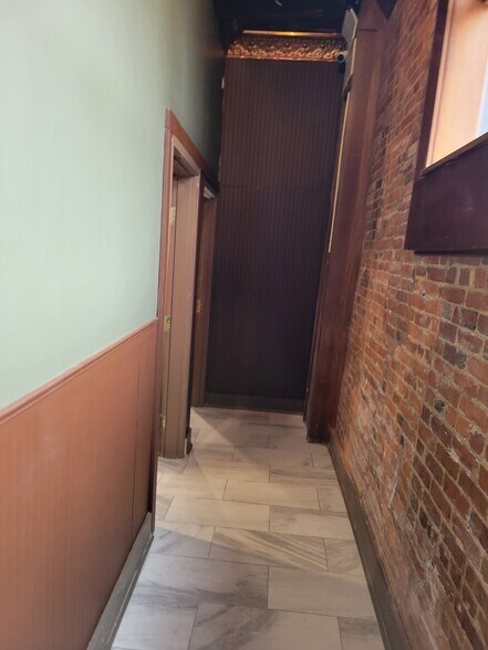 More Photos Of 90 E Jefferson St, Franklin Specialty For Lease