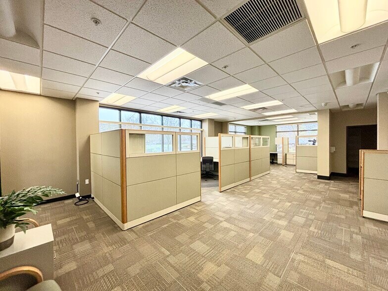 More Photos Of 1301 Poplar Dr, Medford Medical For Lease