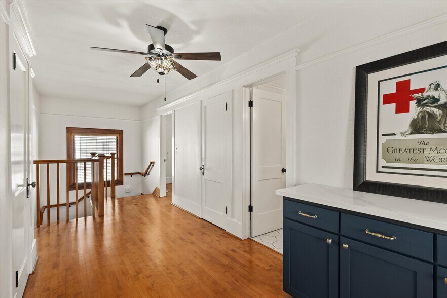 More Photos Of 106 Thorn St, San Diego Office Residential For Sale