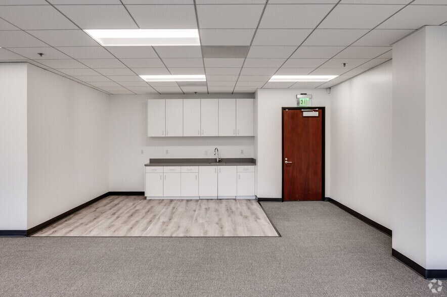 More Photos Of 23101 Lake Center Dr, Lake Forest Office For Lease