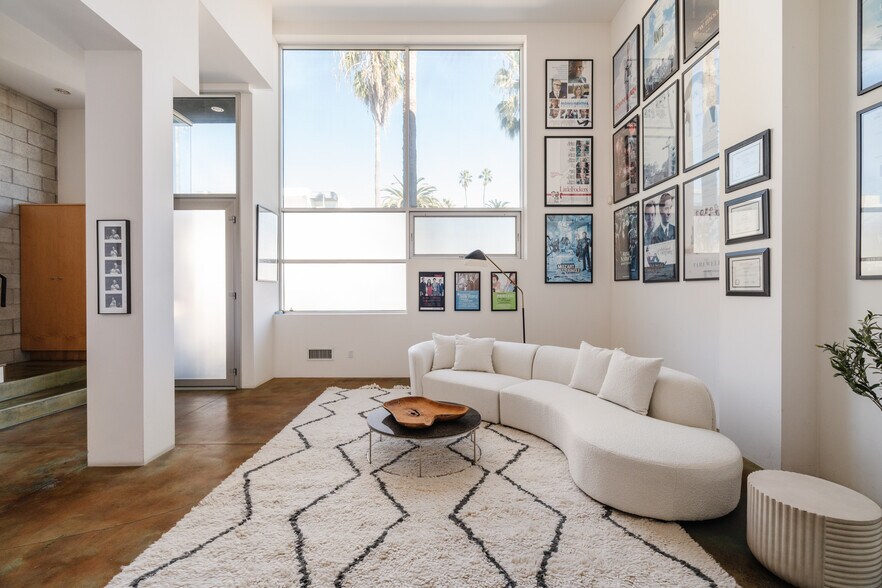 More Photos Of 1320 Abbot Kinney Blvd, Venice Loft Creative Space For Sale