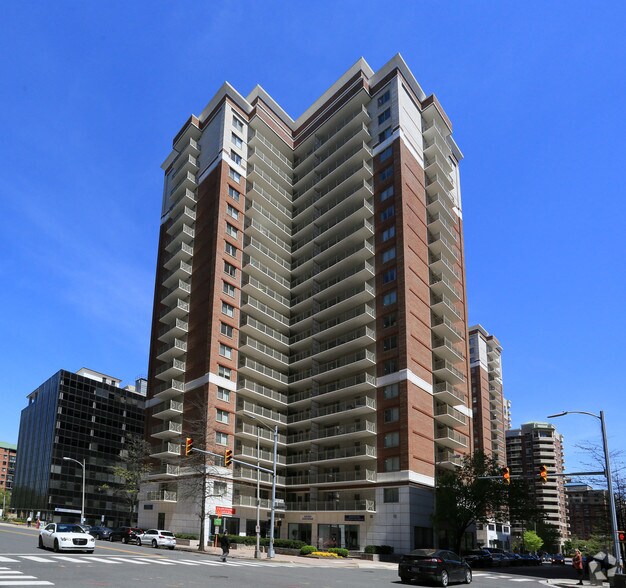 Primary Photo Of 4001 N 9th St, Arlington Apartments For Lease