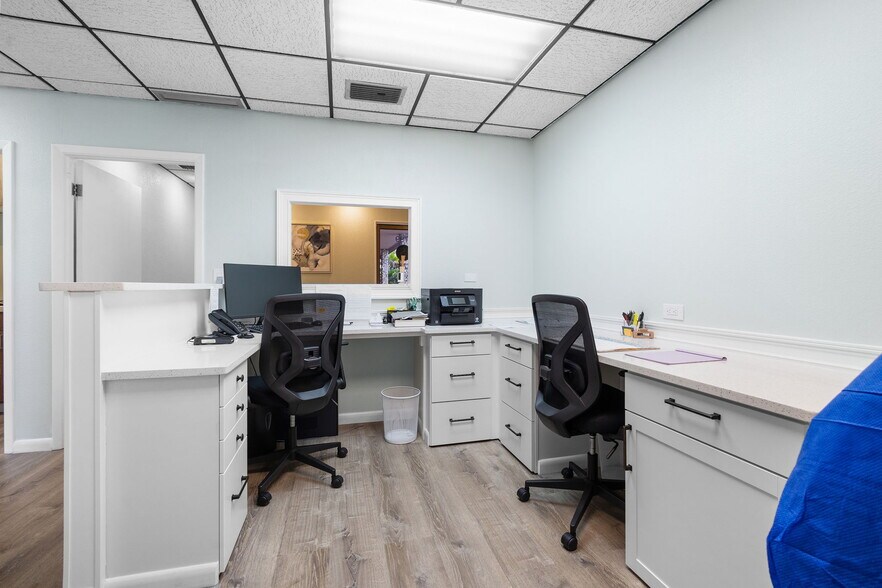 More Photos Of 1701 66th St N, Saint Petersburg Medical For Sale