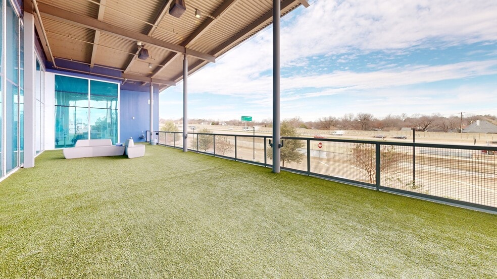 More Photos Of 4801 West Fwy, Fort Worth Veterinarian Kennel For Sale
