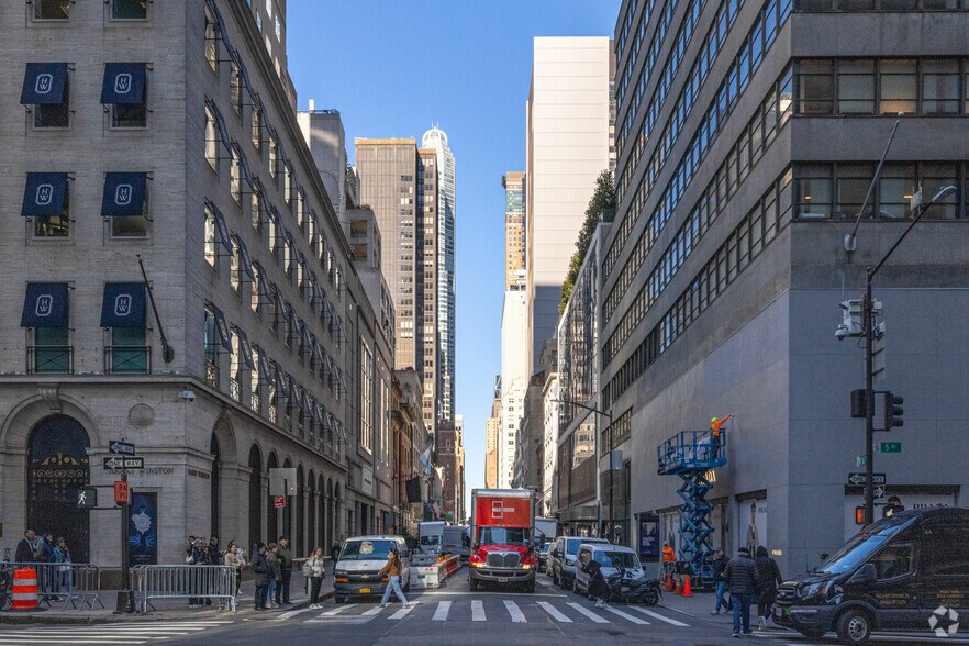 More Photos Of 11 W 56th St, New York Storefront Retail Office For Lease