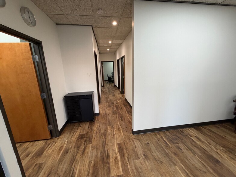 More Photos Of 555 Elmwood Dr, Troy Warehouse For Lease