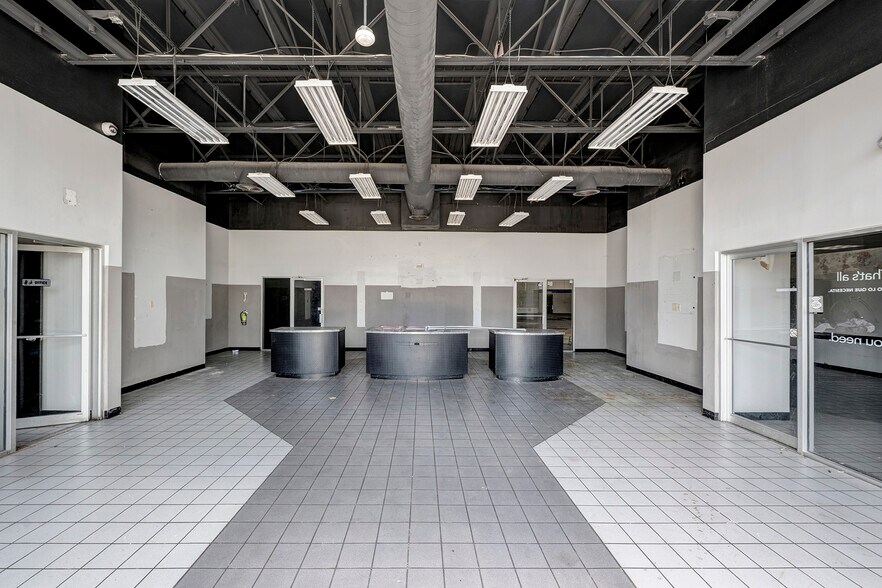 More Photos Of 17313 North Fwy, Houston Auto Repair For Sale