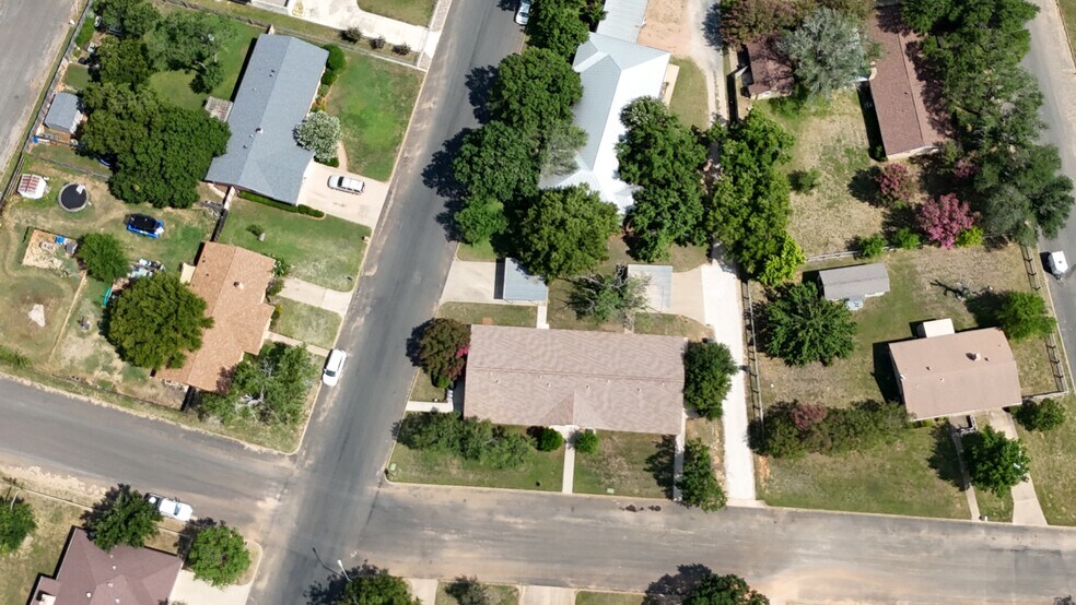 More Photos Of 1405 N Crockett St, Fredericksburg Apartments For Sale