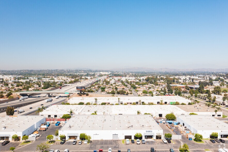 More Photos Of 1341-1343 N Blue Gum St, Anaheim Manufacturing For Lease