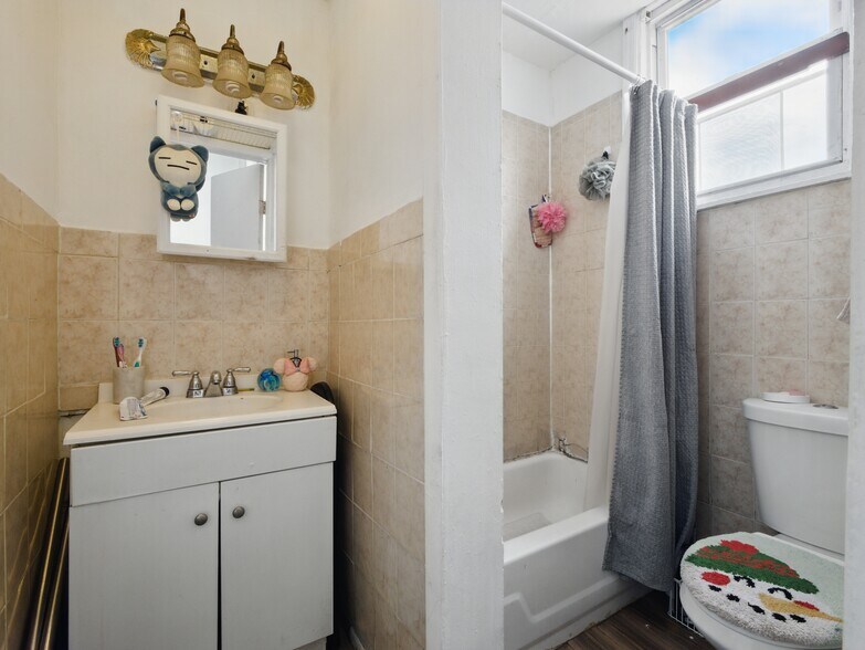 More Photos Of 904 Bergenline Ave, Union City Apartments For Sale