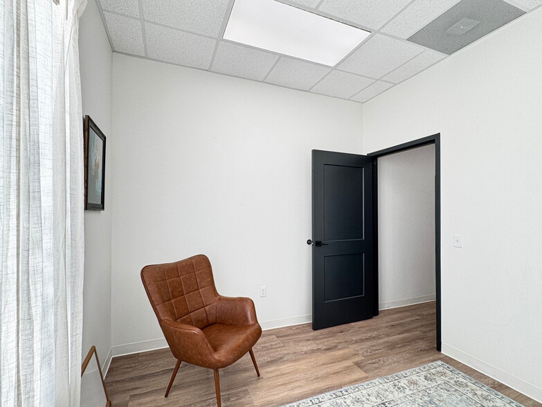 More Photos Of 15105 Crown At Lone Oak Rd, Edmond Office For Lease