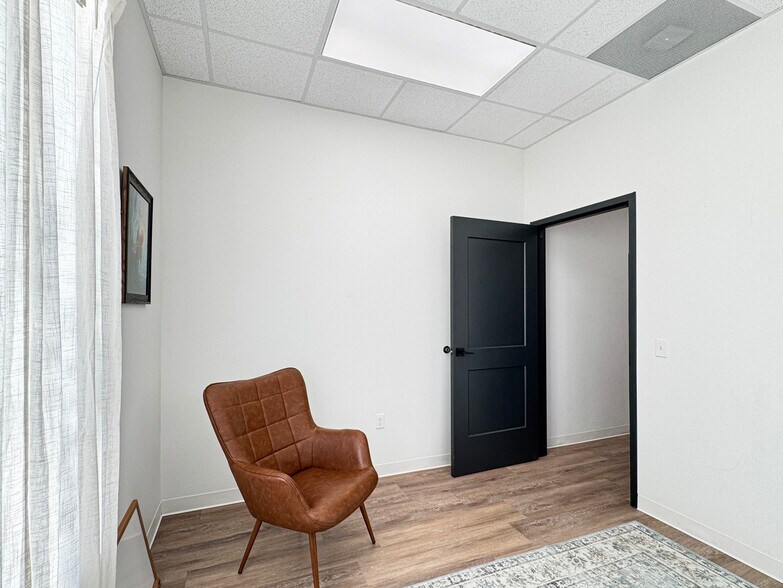 More Photos Of 15105 Crown At Lone Oak Rd, Edmond Office For Lease