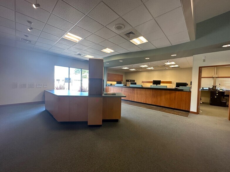 More Photos Of 2710 Commercial St SE, Salem Bank For Lease