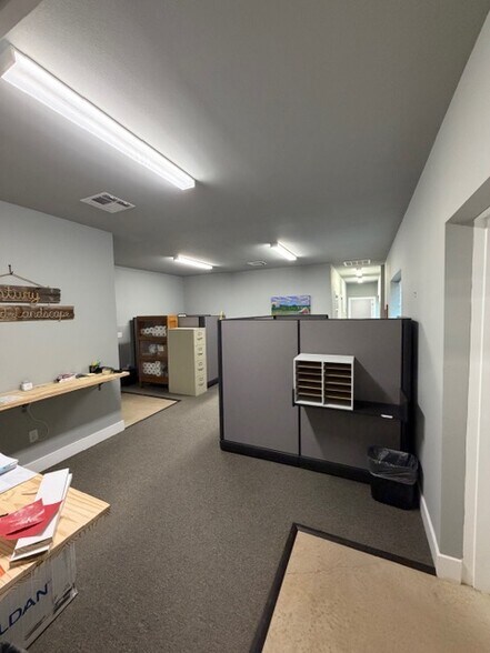 More Photos Of 14707 Fitzhugh Rd, Austin Warehouse For Lease