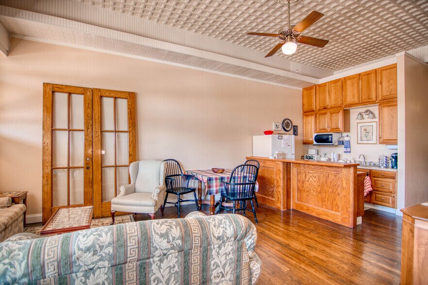 More Photos Of 226 Fort McKavitt St, Mason Hospitality For Sale