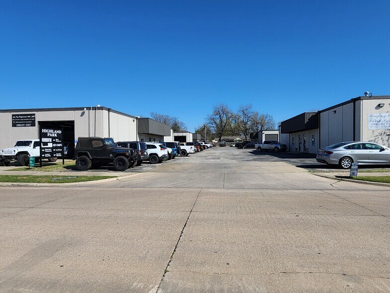 Primary Photo Of 407-409 Highland Pky, Norman Unknown For Lease