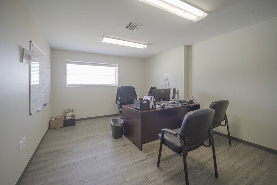 More Photos Of 808 Bob White Rd, Victoria Warehouse For Sale