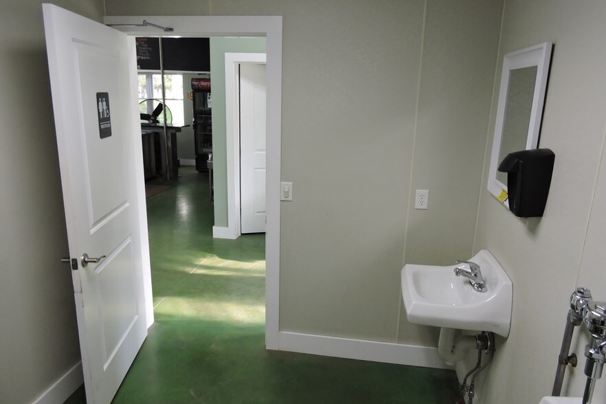 More Photos Of 6722 State Route 31, Cicero Golf Course Driving Range For Sale