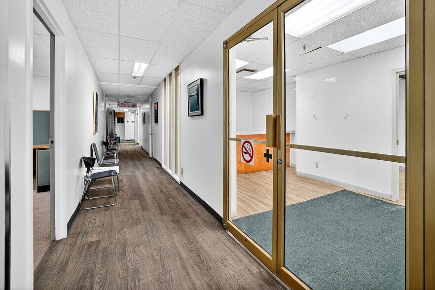 More Photos Of 1988 Rue Sainte-Catherine E, Montréal General Retail For Lease