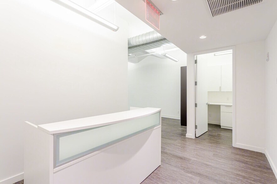 More Photos Of 525 Seventh Ave, New York Office For Lease