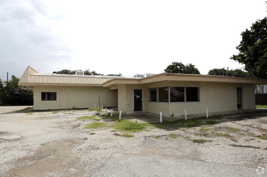 More Photos Of 5149 River Oaks Blvd, River Oaks General Retail For Lease