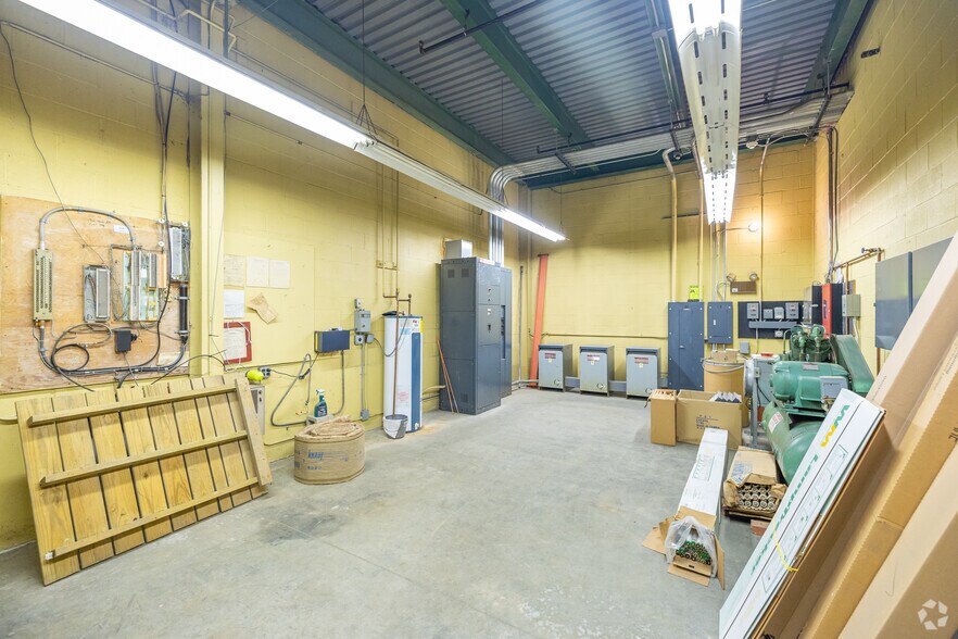 More Photos Of 1 Main St, Shirley Light Distribution For Lease