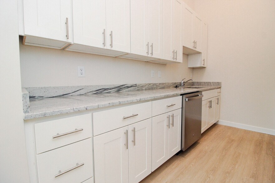 More Photos Of 1707 Eastern Ave, Baltimore Apartments For Lease