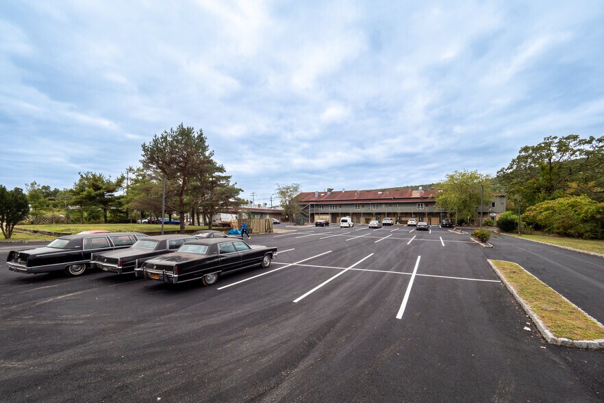 More Photos Of 1590-1610 Union Valley Rd, West Milford General Retail For Sale